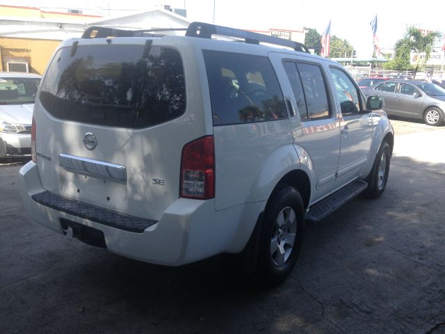 Nissan Pathfinder 2005 photo 2