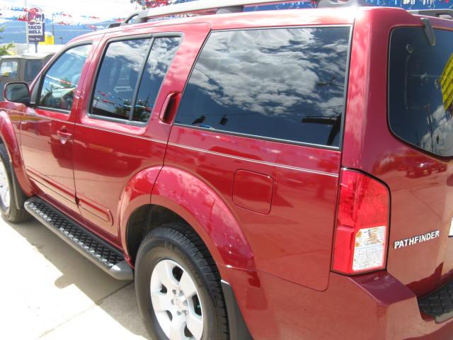 Nissan Pathfinder 2005 photo 2