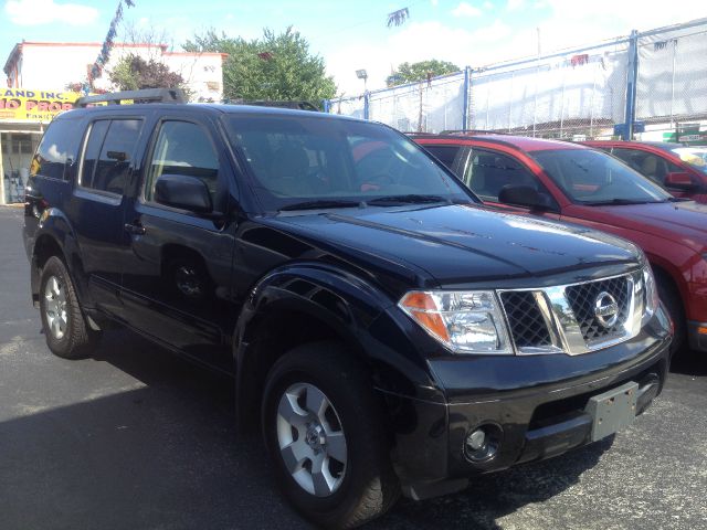 Nissan Pathfinder 2005 photo 2