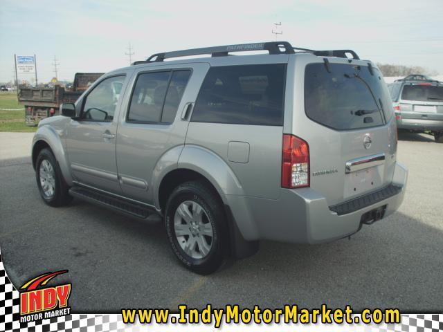 Nissan Pathfinder 2005 photo 1