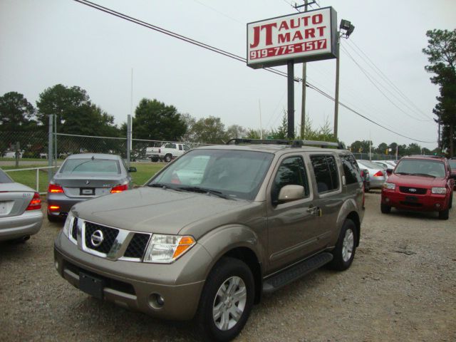 Nissan Pathfinder 2005 photo 2