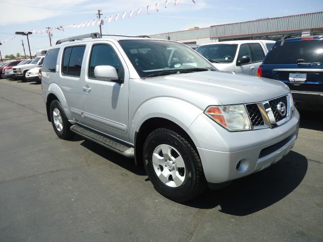 Nissan Pathfinder 2005 photo 2