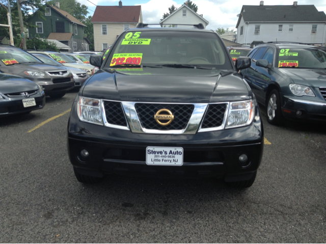 Nissan Pathfinder 2005 photo 1