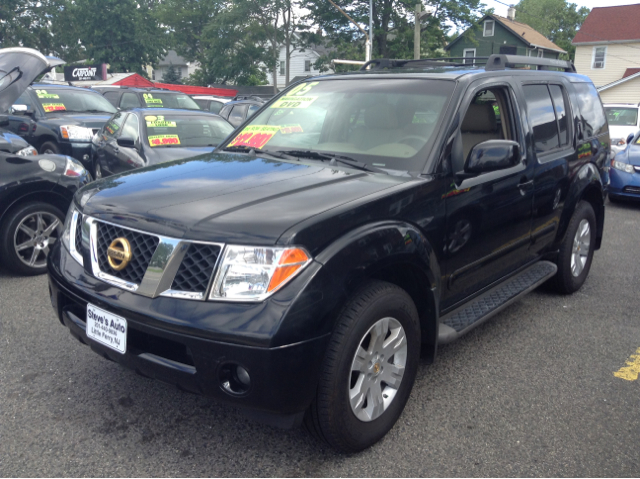 Nissan Pathfinder 2005 photo 2