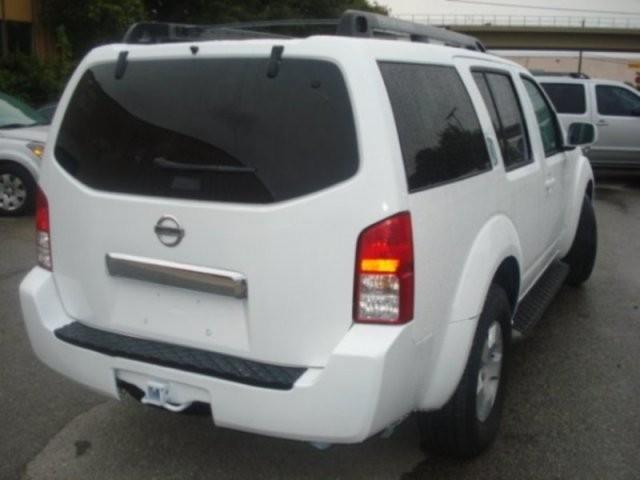 Nissan Pathfinder 2005 photo 1