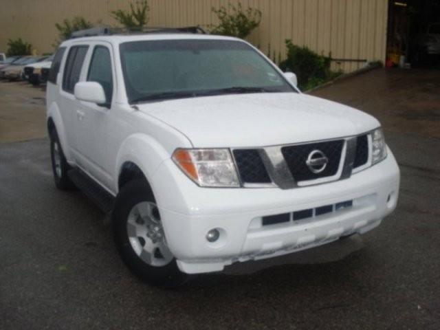 Nissan Pathfinder 2005 photo 2