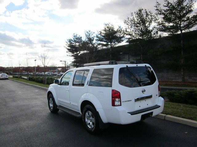 Nissan Pathfinder 2005 photo 4