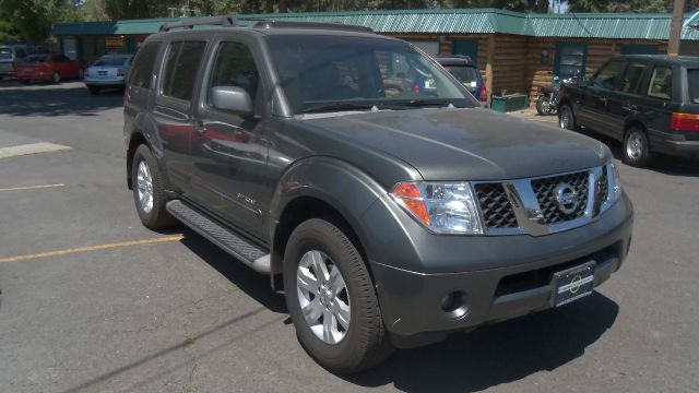 Nissan Pathfinder 2005 photo 2