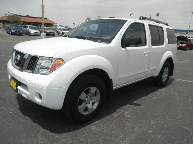 Nissan Pathfinder 2005 photo 1