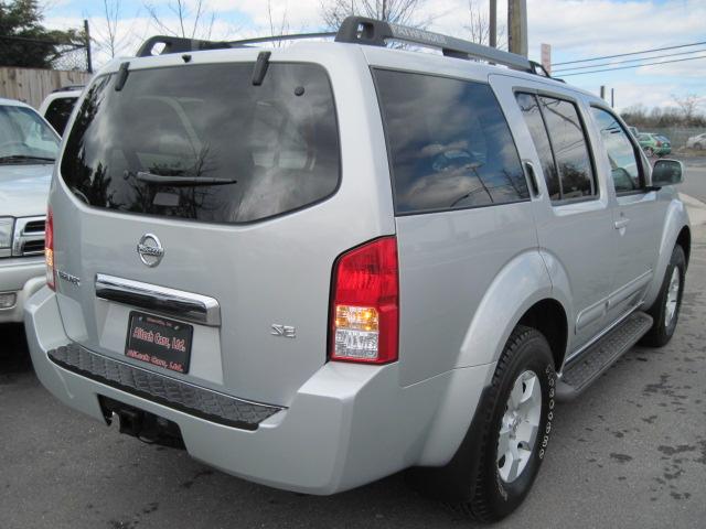 Nissan Pathfinder 2005 photo 1