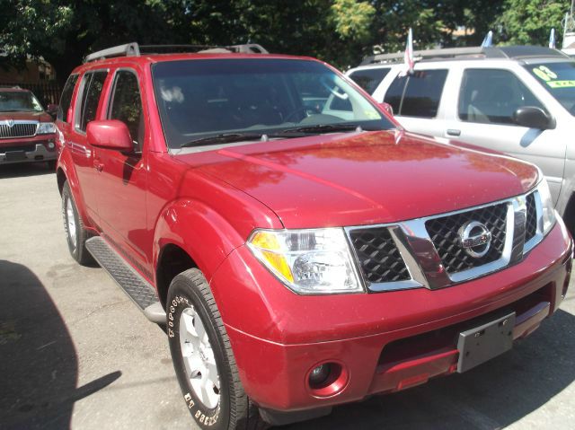 Nissan Pathfinder 2005 photo 1