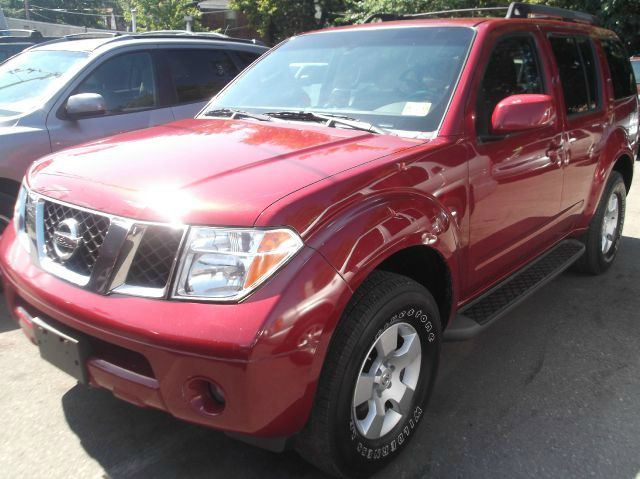 Nissan Pathfinder 2005 photo 2