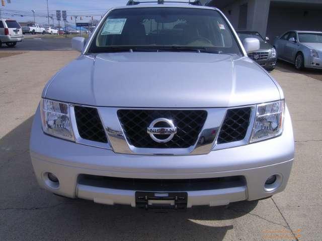 Nissan Pathfinder 2005 photo 1