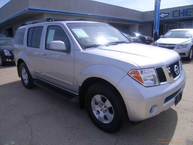 Nissan Pathfinder 2005 photo 2