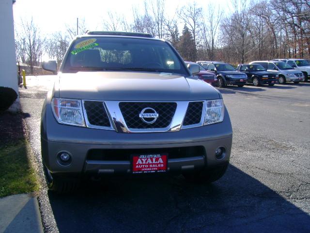 Nissan Pathfinder 2005 photo 2