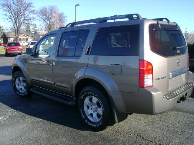 Nissan Pathfinder 2005 photo 4