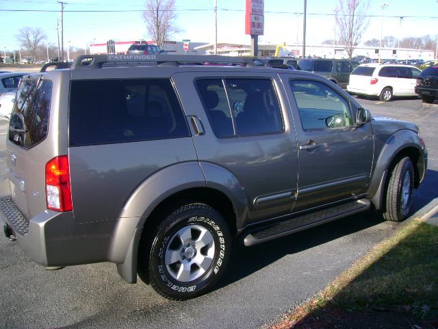 Nissan Pathfinder 2005 photo 5