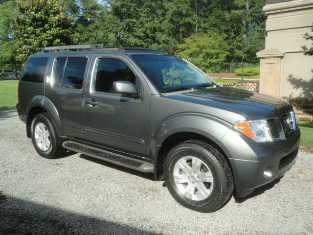 Nissan Pathfinder 2005 photo 1