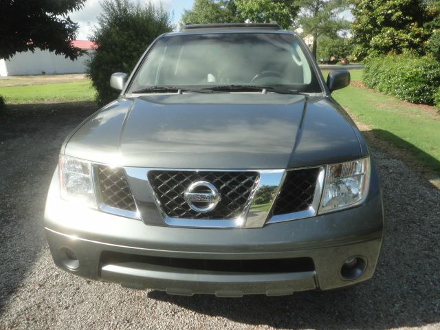 Nissan Pathfinder 2005 photo 2