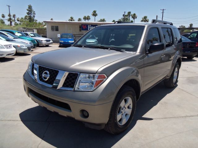 Nissan Pathfinder 2005 photo 14