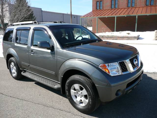 Nissan Pathfinder 2005 photo 1