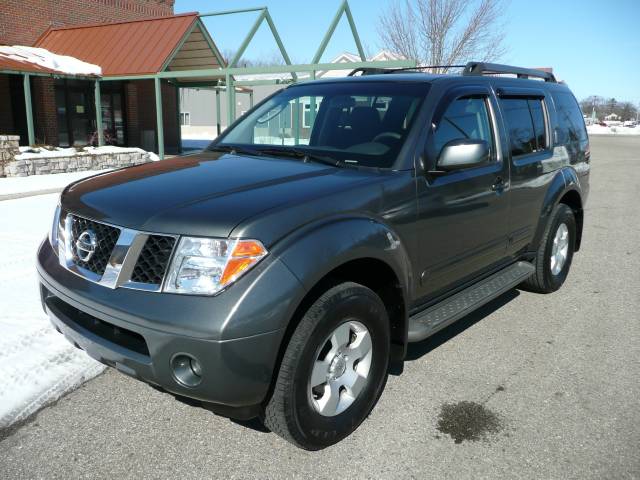 Nissan Pathfinder 2005 photo 2