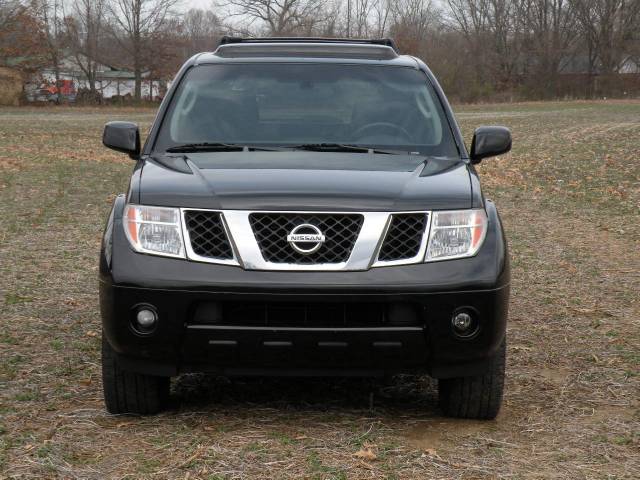 Nissan Pathfinder 2005 photo 1