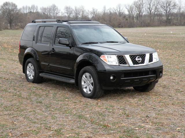 Nissan Pathfinder 2005 photo 2