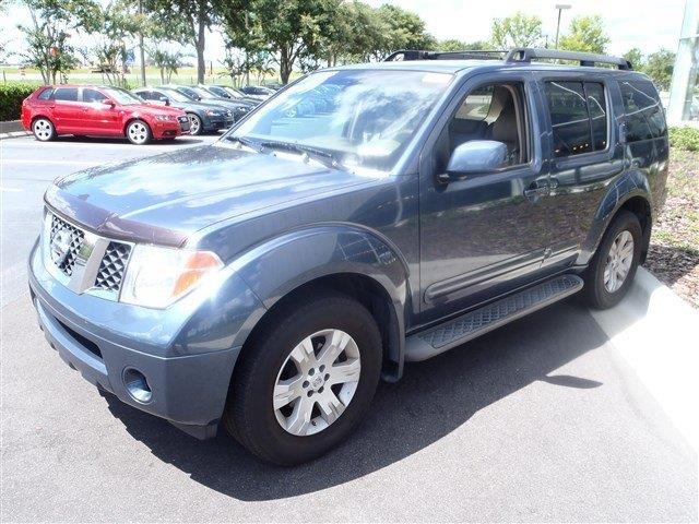 Nissan Pathfinder 2005 photo 1