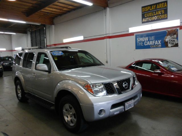 Nissan Pathfinder 2005 photo 1