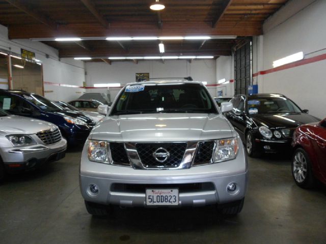 Nissan Pathfinder 2005 photo 4