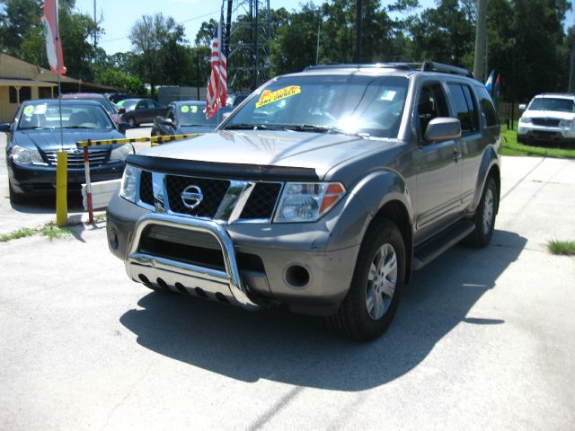 Nissan Pathfinder 2005 photo 2