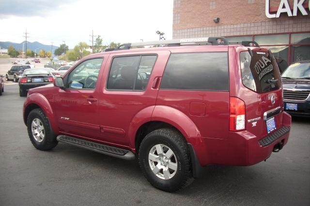 Nissan Pathfinder 2005 photo 2