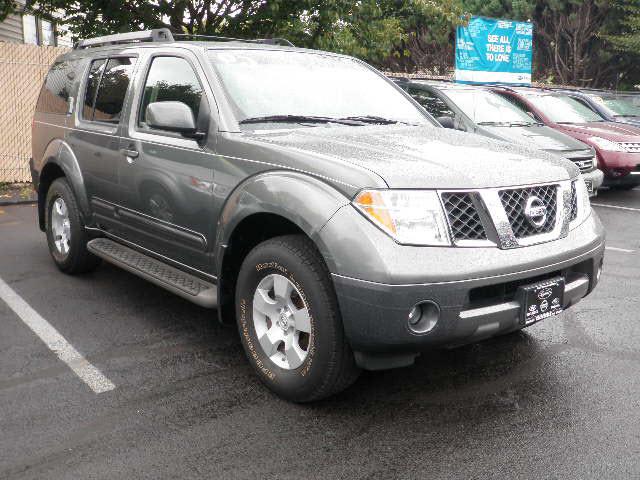 Nissan Pathfinder 2005 photo 2