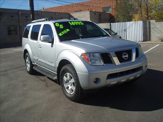 Nissan Pathfinder 2005 photo 1