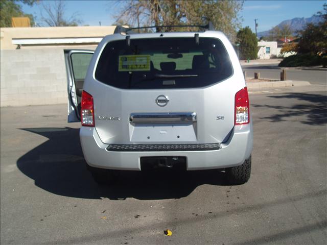 Nissan Pathfinder 2005 photo 2