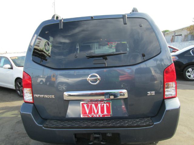 Nissan Pathfinder 2005 photo 1