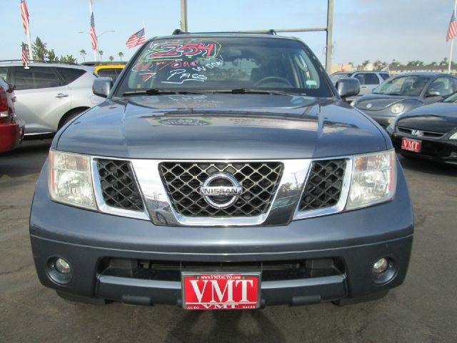 Nissan Pathfinder 2005 photo 2