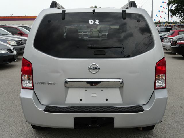 Nissan Pathfinder 2005 photo 1