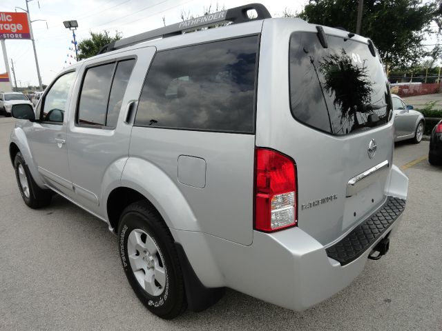 Nissan Pathfinder 2005 photo 4