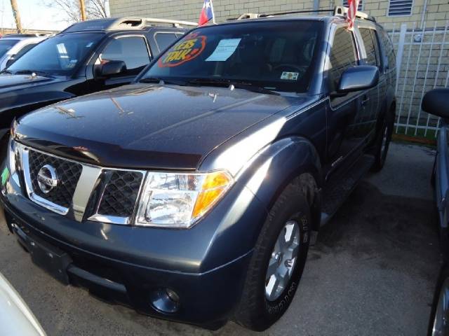 Nissan Pathfinder 2005 photo 2