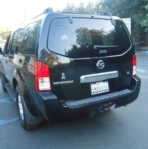 Nissan Pathfinder 2005 photo 2