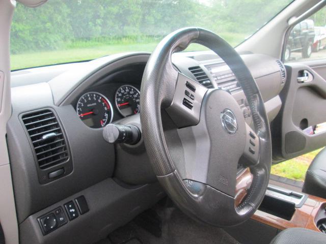 Nissan Pathfinder 2005 photo 14