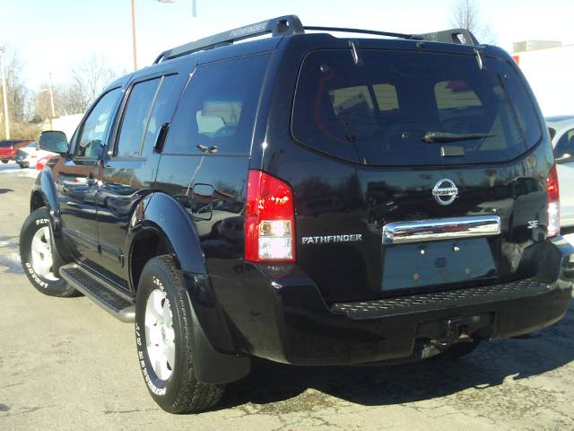 Nissan Pathfinder 2005 photo 2