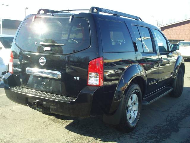 Nissan Pathfinder 2005 photo 4