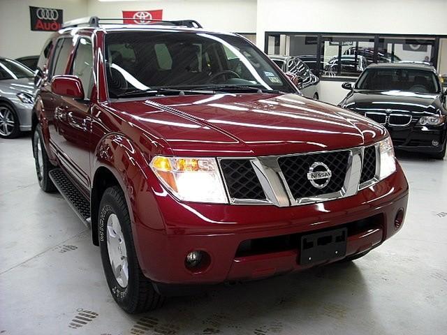 Nissan Pathfinder SE Unspecified