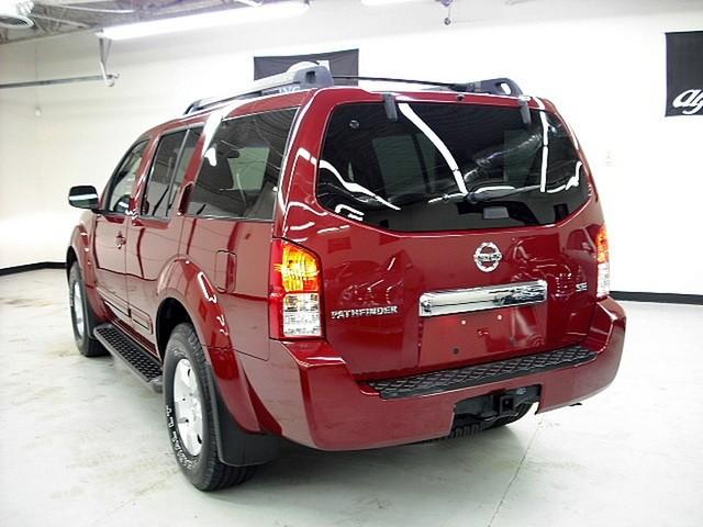 Nissan Pathfinder 2005 photo 2