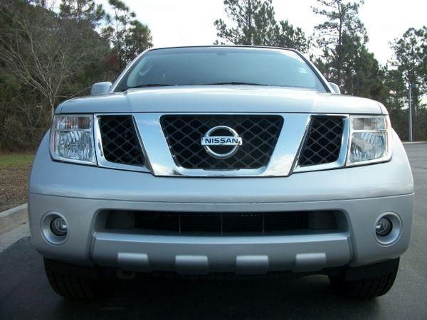 Nissan Pathfinder 2005 photo 1