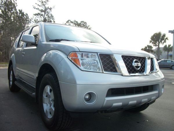 Nissan Pathfinder 2005 photo 2