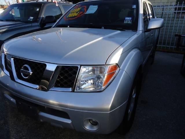 Nissan Pathfinder 2005 photo 1